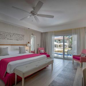 Deluxe Pool Side King Room