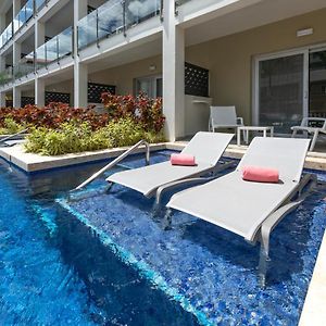 Superior Pool Side King Room